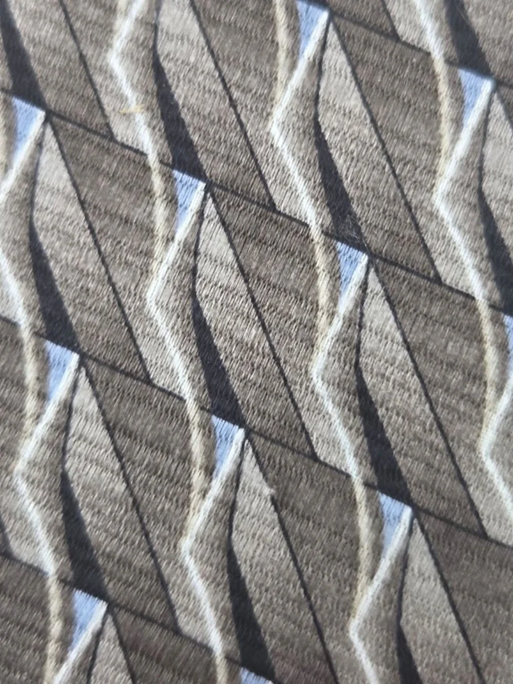 Gianfranco Ruffini Italy 100% Imported Silk Tie Gray Geometric Pattern 60 Inch